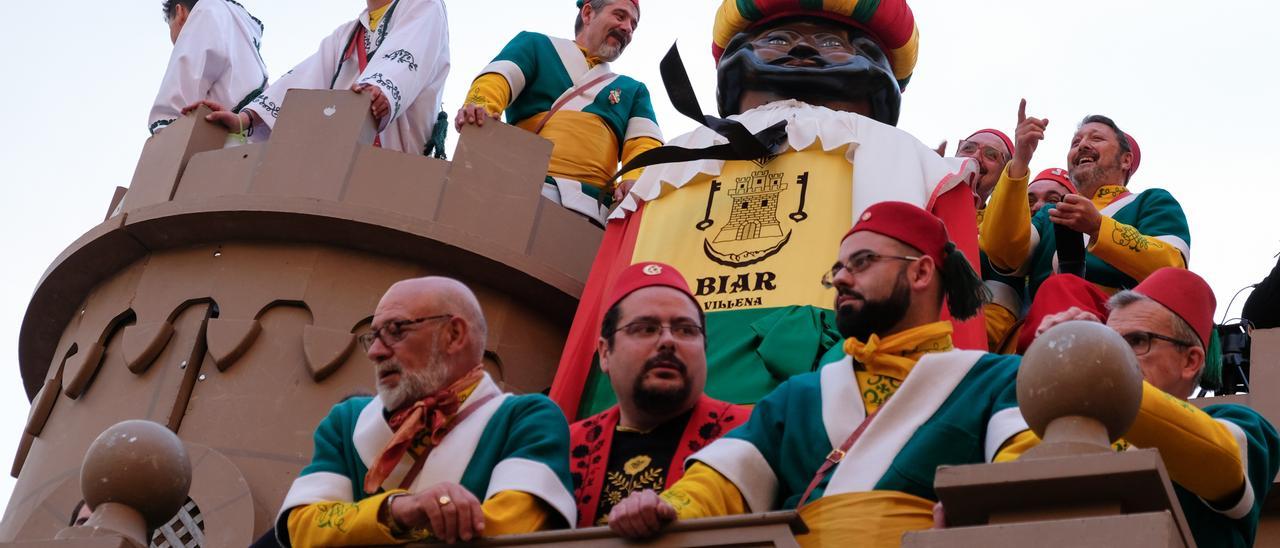 Tres siglos de historia de Moros y Cristianos vuelven a las calles de Biar