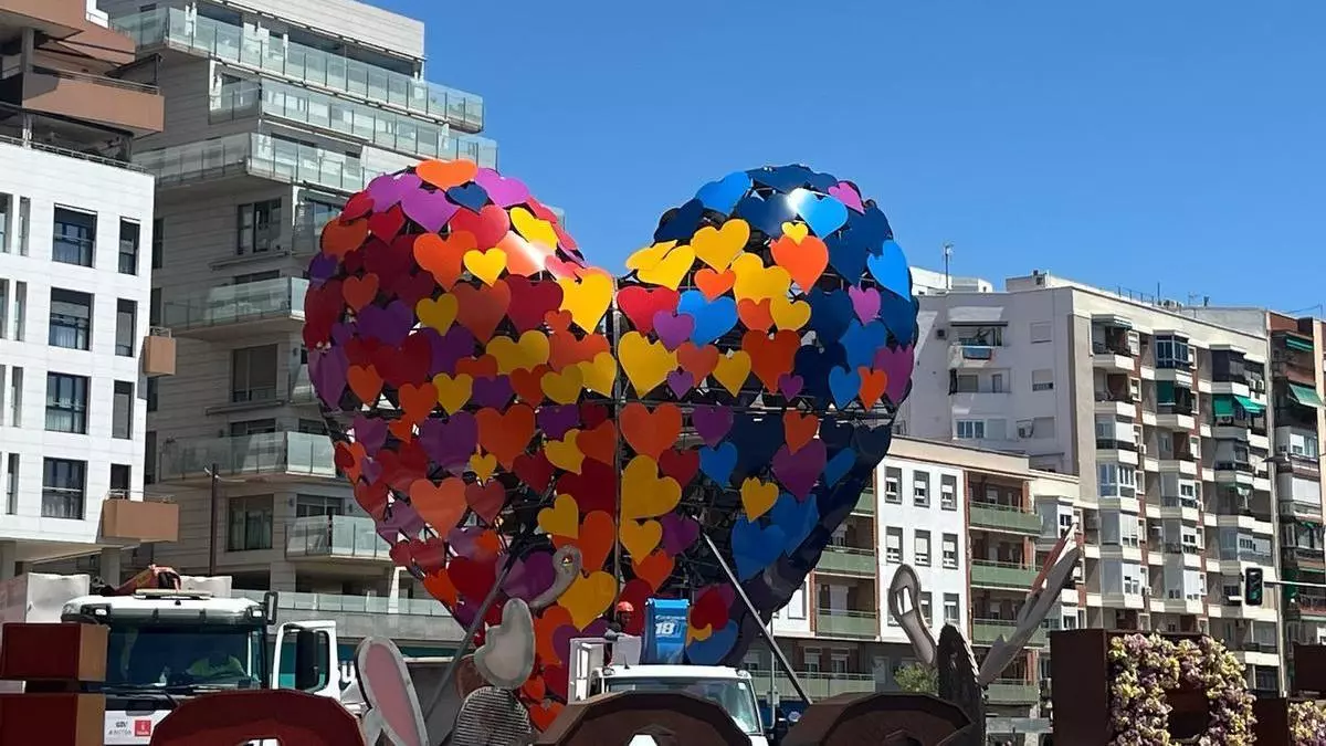 Un corazón gigante da la bienvenida a Murcia desde Ronda Norte