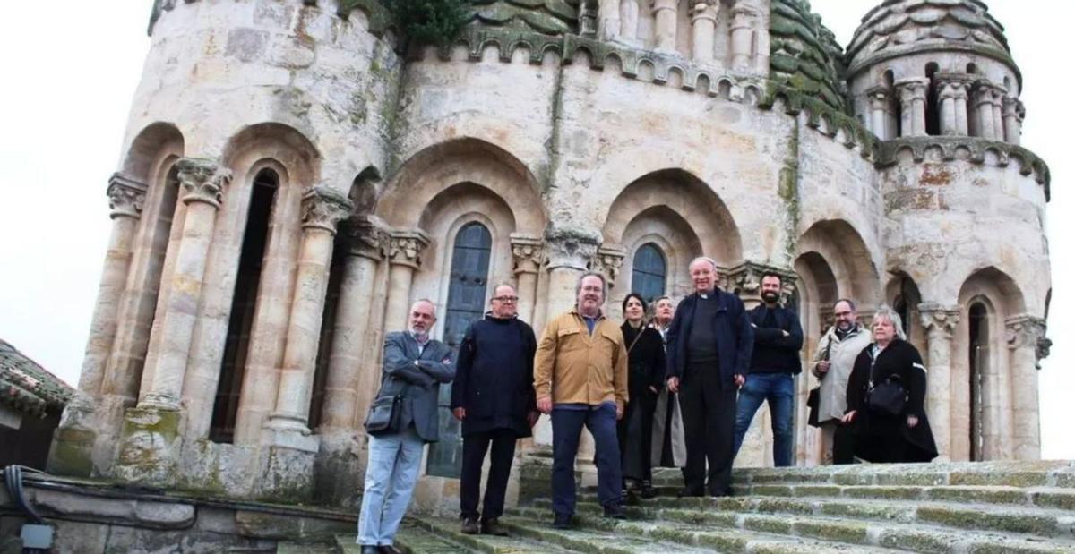 Visita de autoridades a la parte de la cubierta de la Catedral a la que se accederá desde el nuevo ascensor. | Cedida