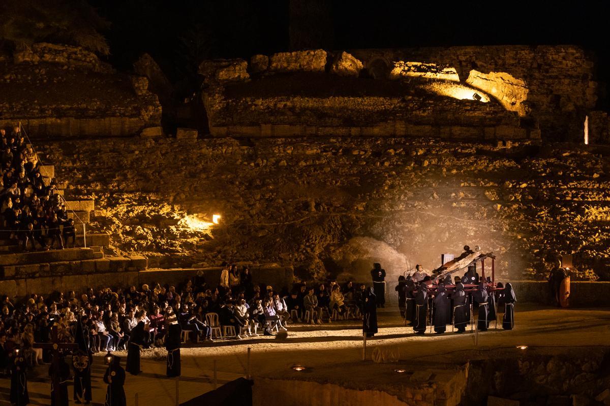 Vía Crucis en el anfiteatro romano de Mérida