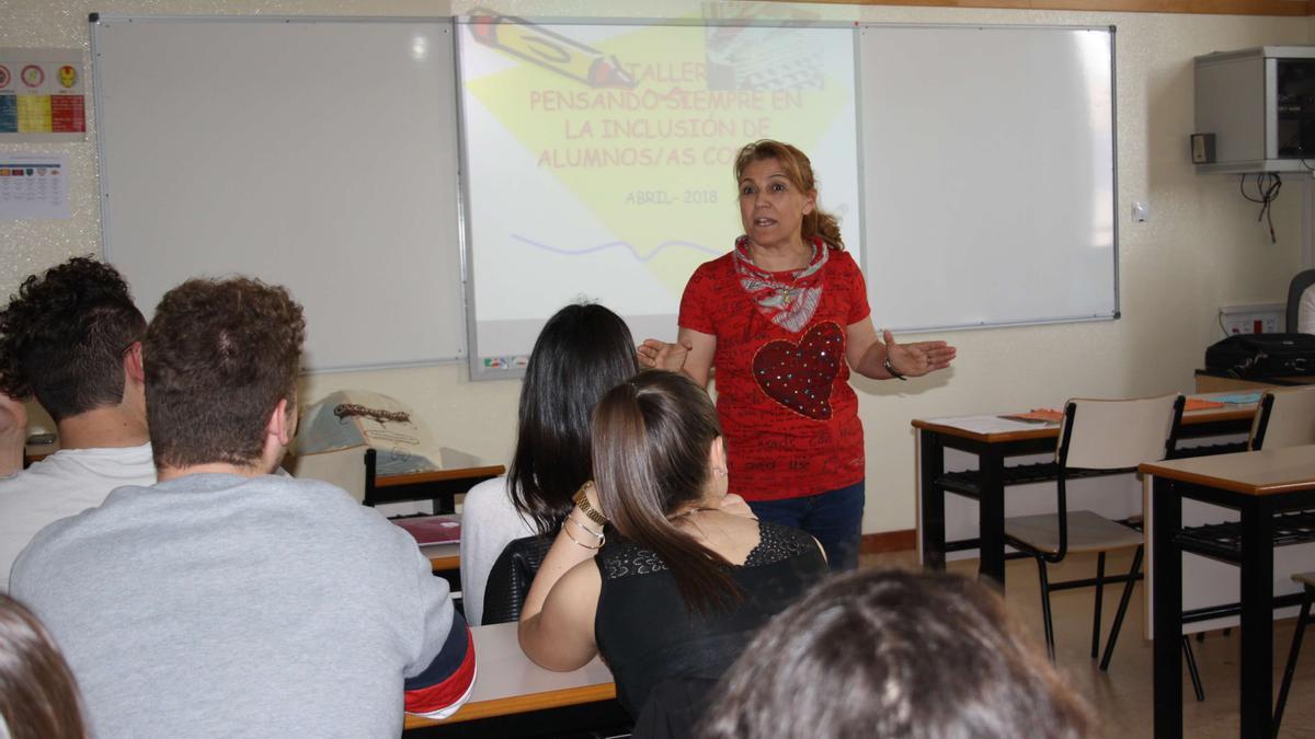 Josefina Rodríguez durante una sesión fomativa en el CEU