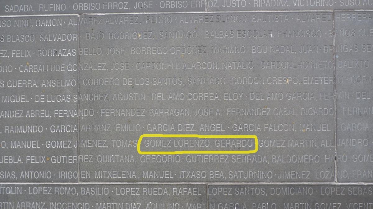 El nombre de Gerardo Gómez Lorenzo, en el muro de la memoria del parque de Sartaguda.