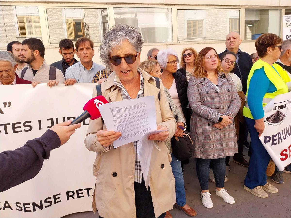 Àngels López, durante la lectura del manifiesto.