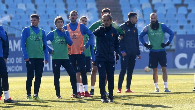 Entrenamiento a puerta abierta del Real Zaragoza en La Romareda