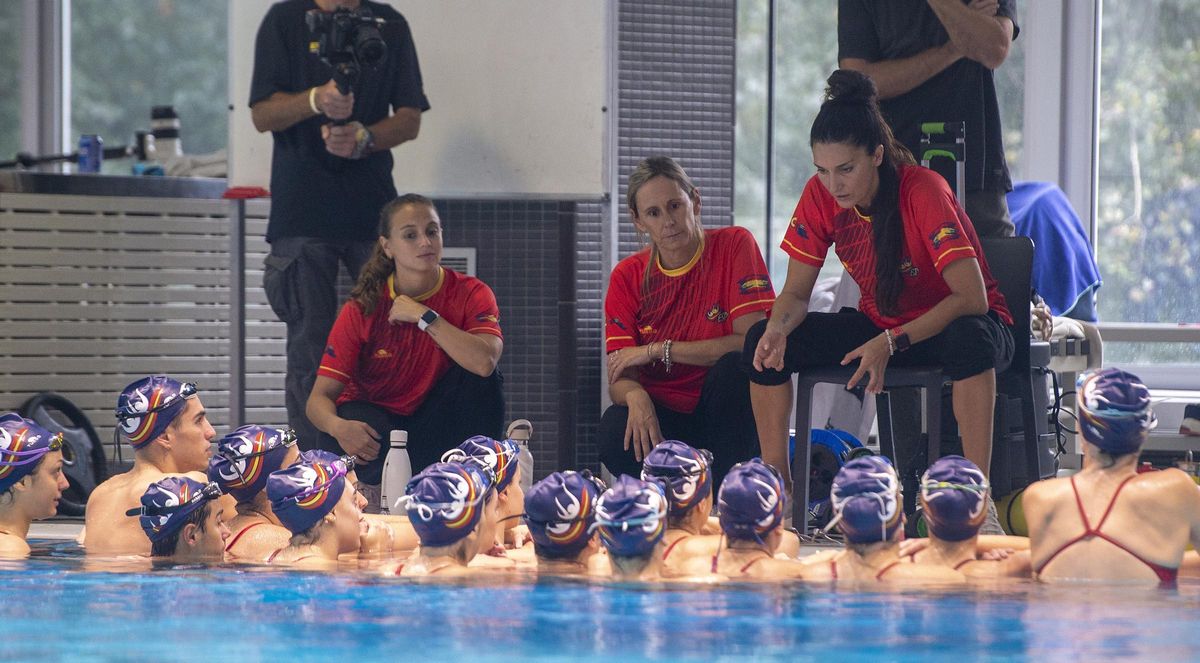 Sant Cugat 30.10.2024. Deportes. Primer entrenamiento en el CAR de Sant Cugat de Andrea Fuentes como seleccionadora nacional del equipo de natación sincronizada. Fotografía de Jordi Cotrina