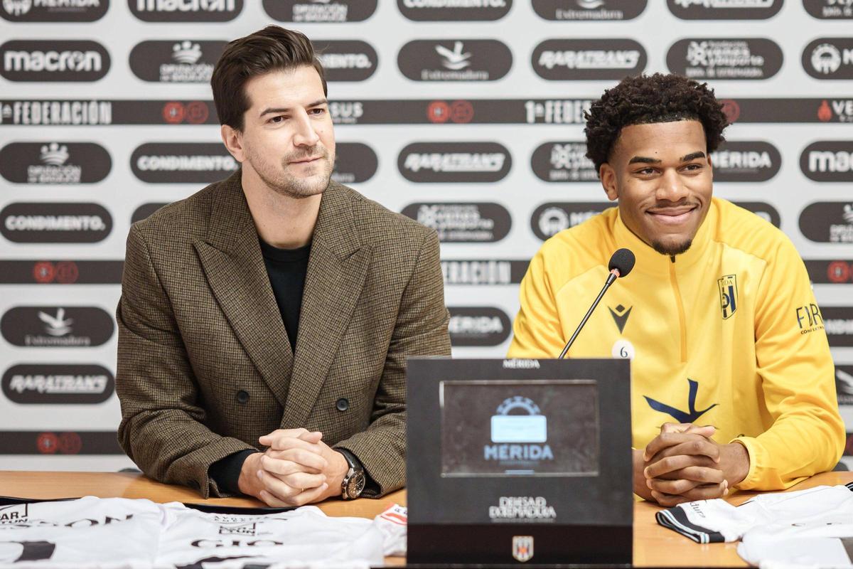 Fotogalería | La presentación de los fichajes invernales del Mérida