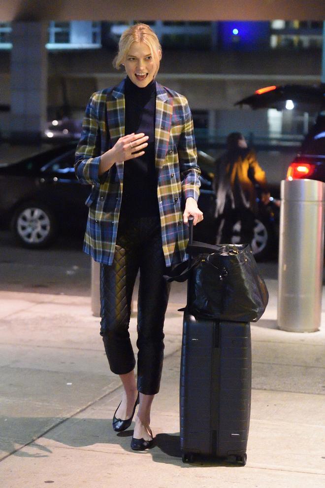 Karlie Kloss y su look viajero