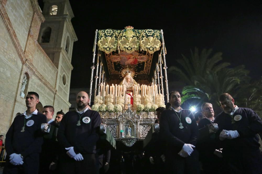 Procesión del Santo Entierro de Cristo en Torrevieja, Viernes Santo, con la participación de 18 imágenes y 154 cofradías