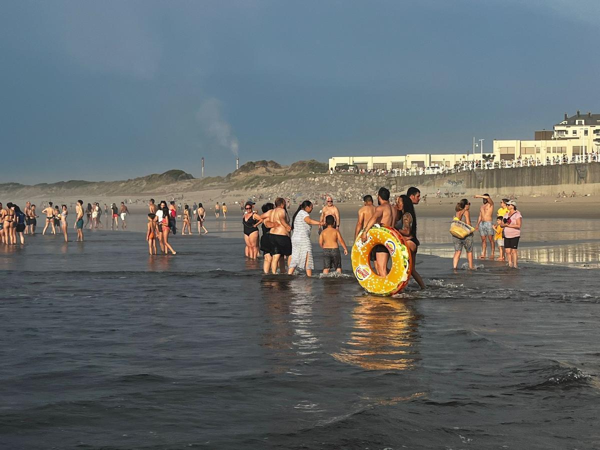 En imágenes: Angustiosa búsqueda de un bañista desaparecido en la playa de Salinas