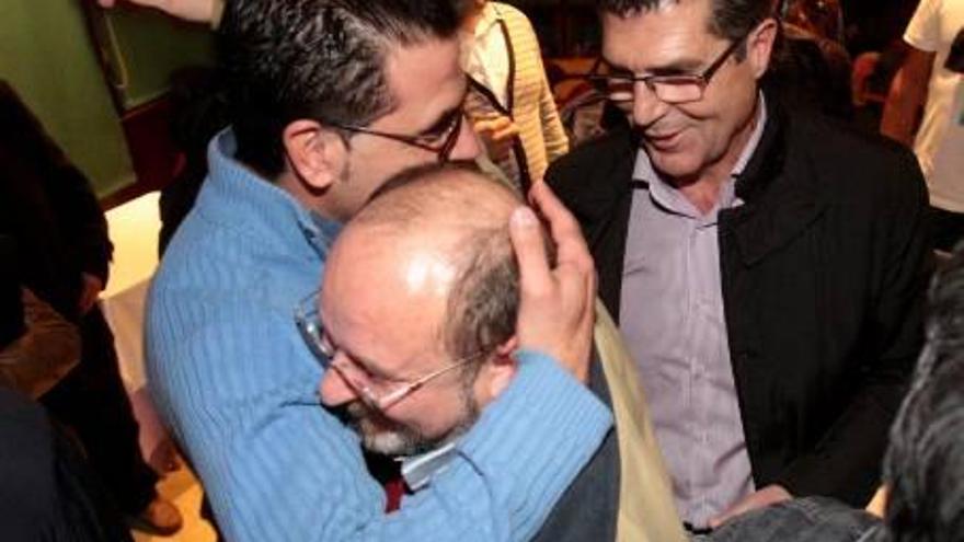 El nuevo líder popular dice que contará con su rival pese a la holgada victoria