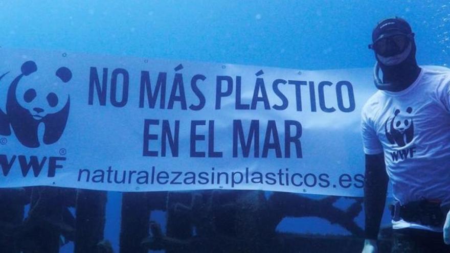 La costa de Barcelona és la segona amb més abocaments de plàstic al Mediterrani