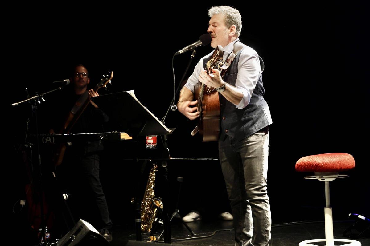 Mina Longo arropa a José Taboada en su homenaje a Sabina en El Llano (en imágenes)