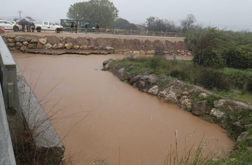 Consecuencias de la tromba de agua caída en Alzira esta pasada madrugada y esta mañana.