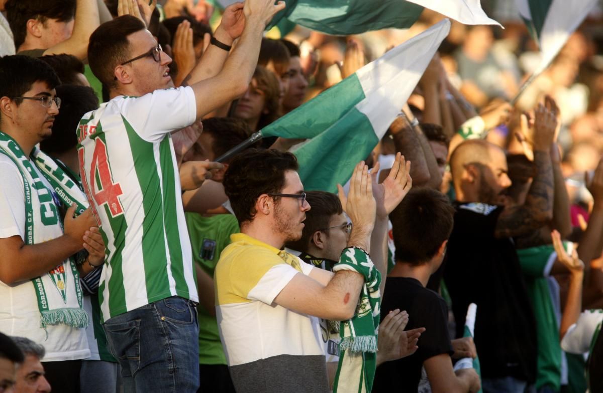 La afición cordobesista en el partido contra el Alarcón