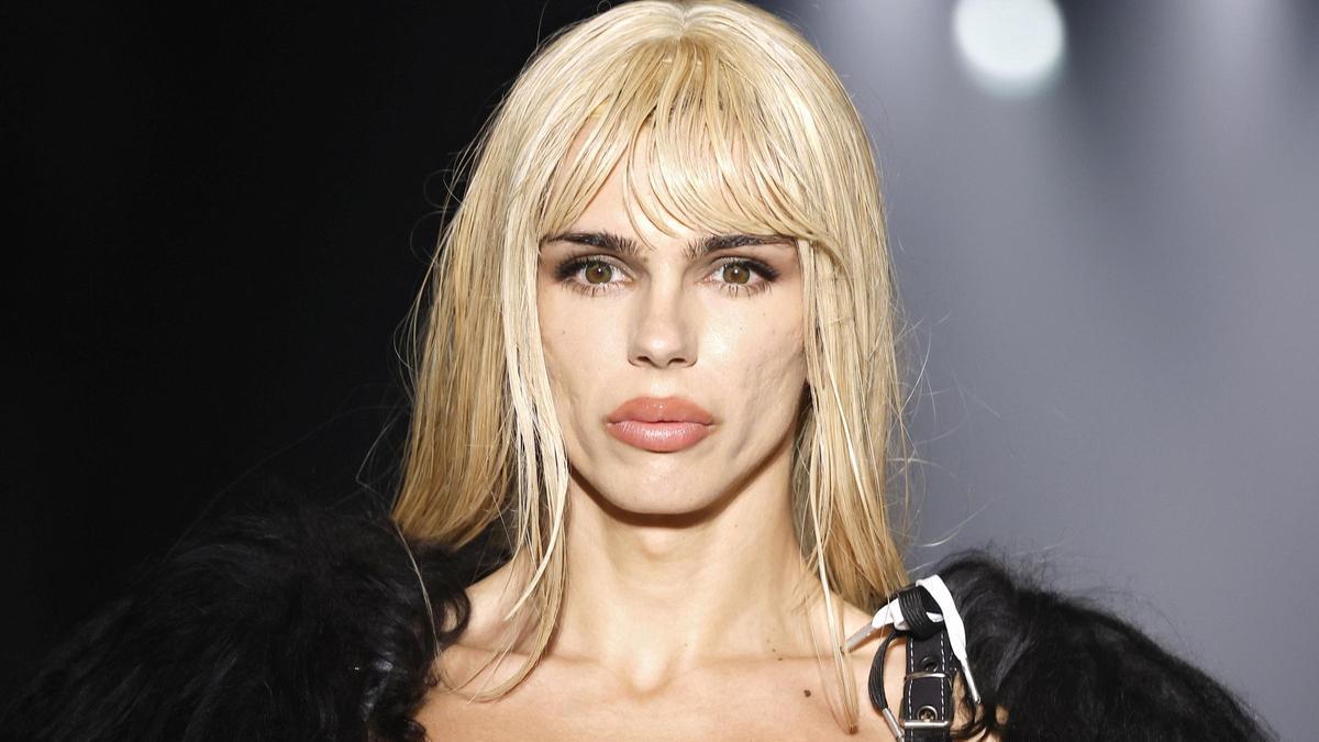 Samantha Hudson desfilando en la 080 Barcelona Fashion.