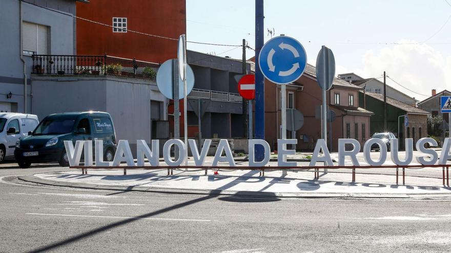 Vilanova presume de su nombre en las rotondas de acceso al municipio