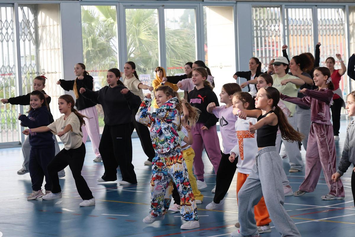 Todas las imágenes del taller de danza moderna a beneficio de Ibiza IN Todas las imágenes del taller de danza moderna a beneficio de Ibiza IN