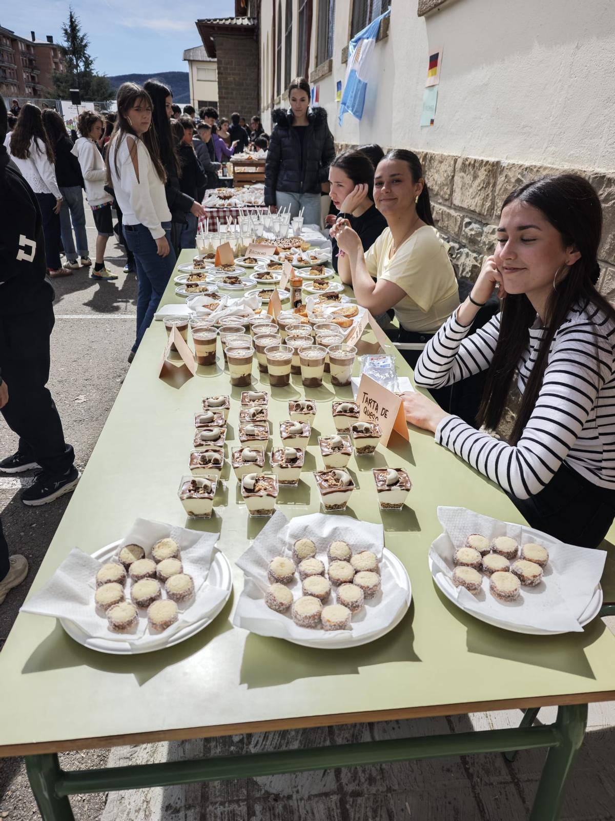El IES Domingo Miral de Jaca recauda más de 700 euros en su primer festival solidario sobre migración y refugio