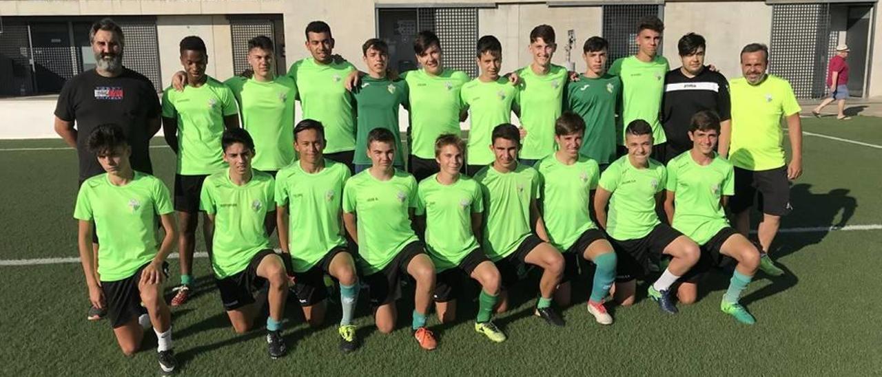 El Atlético Rafal juvenil posa en su primer día de trabajo en esta pretemporada.