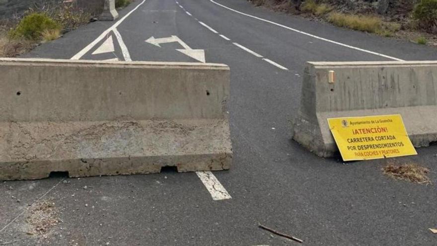 Carretera de El Roque fuera de servicio.