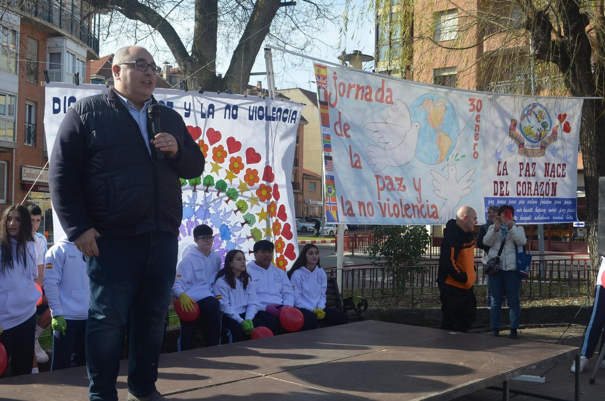 GALERÍA | Los colegios e institutos de Benavente celebran el Día de la Paz