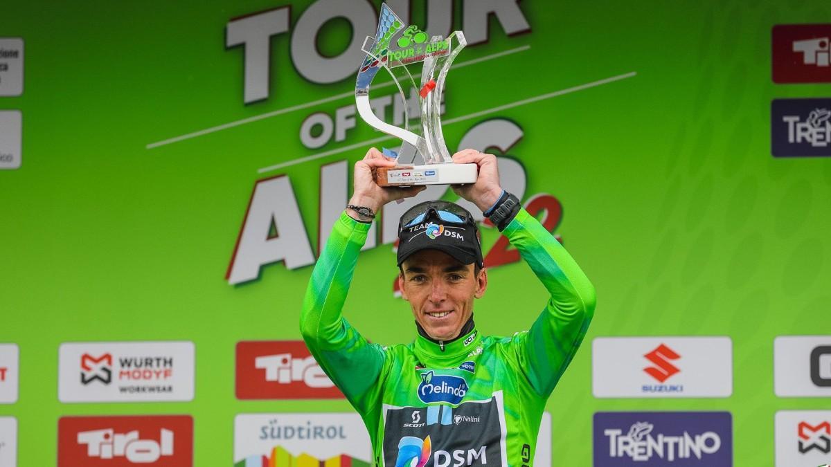 Romain Bardet celebra su victoria