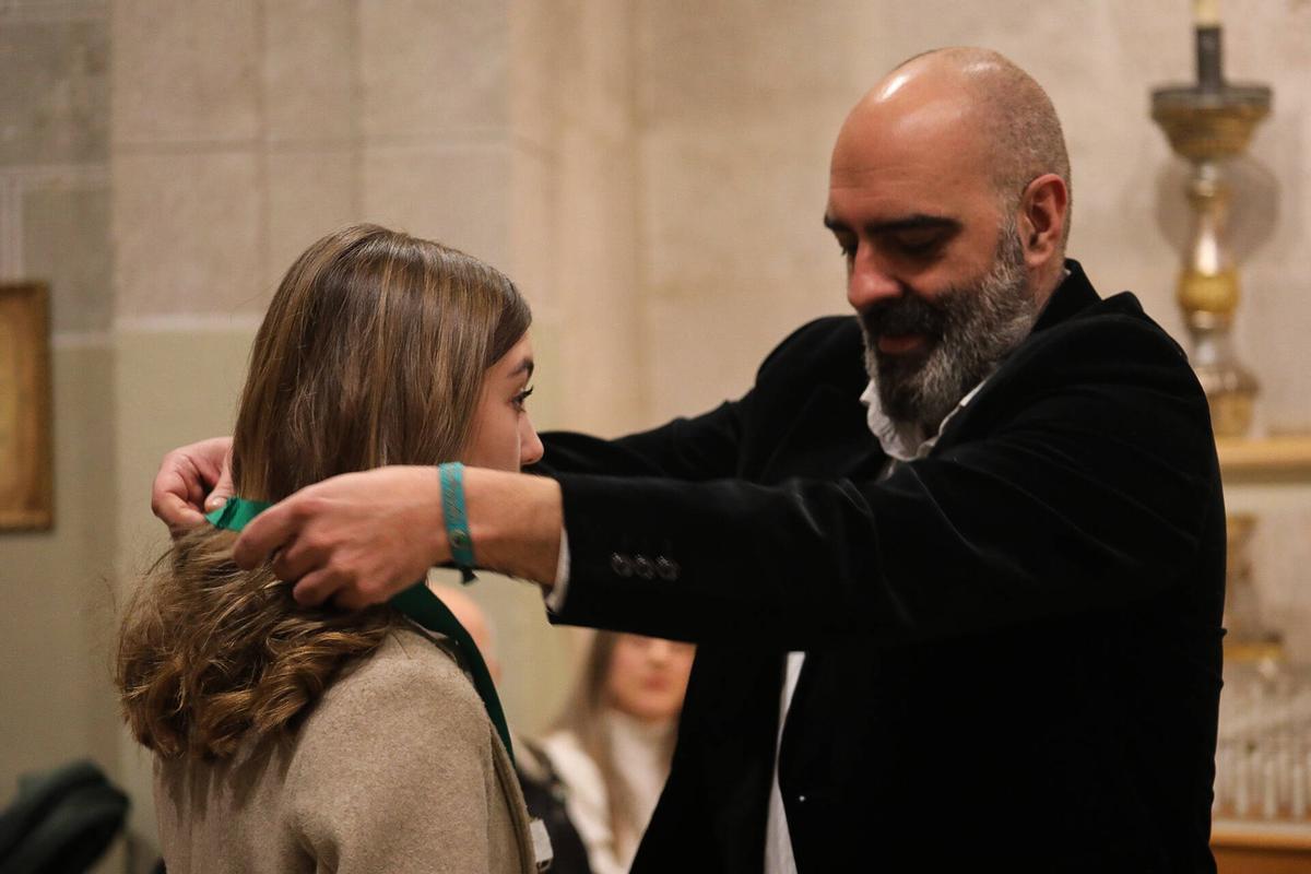 GALERÍA | Imposición de medallas y varas a los nuevos cofrades de la Cofradía de la Virgen de la Esperanza GALERÍA | Imposición de medallas y varas a los nuevos cofrades de la Cofradía de la Virgen de la Esperanza