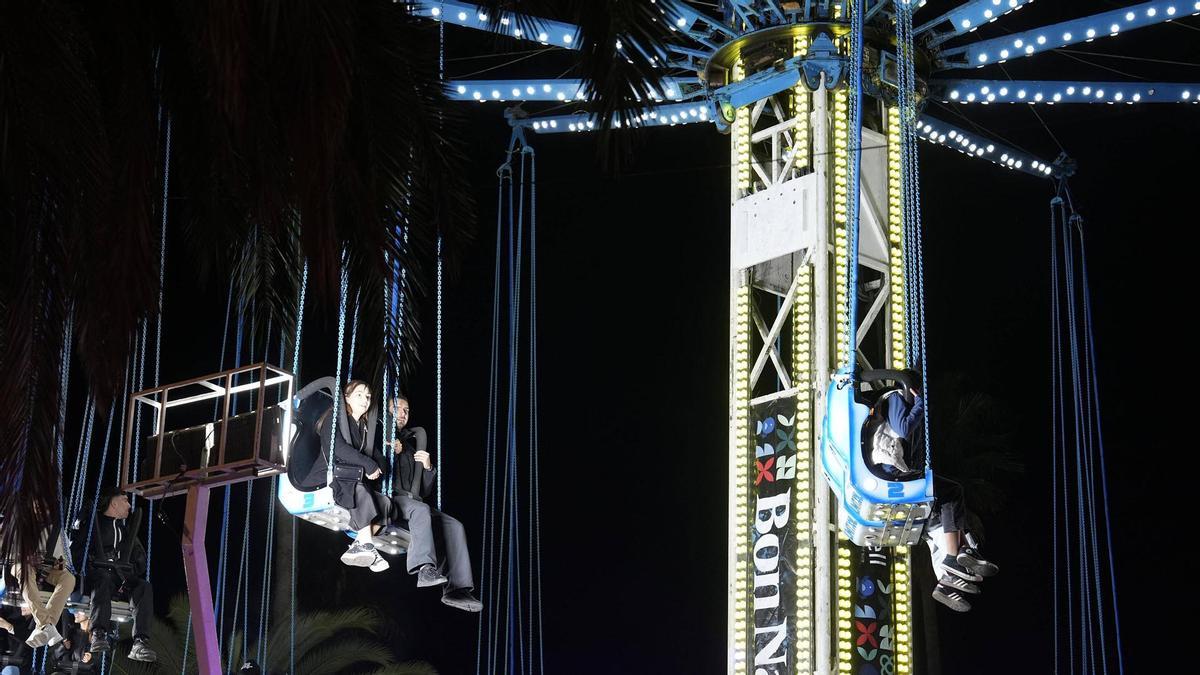 Encendido de la iluminación de Navidad en el puerto de Barcelona