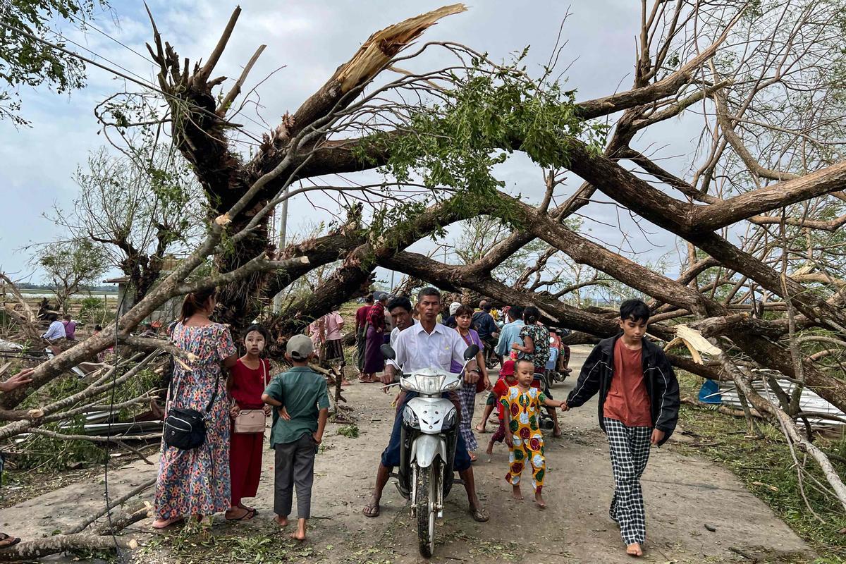 El ciclón Mocha arrasa las costas de Bangladés