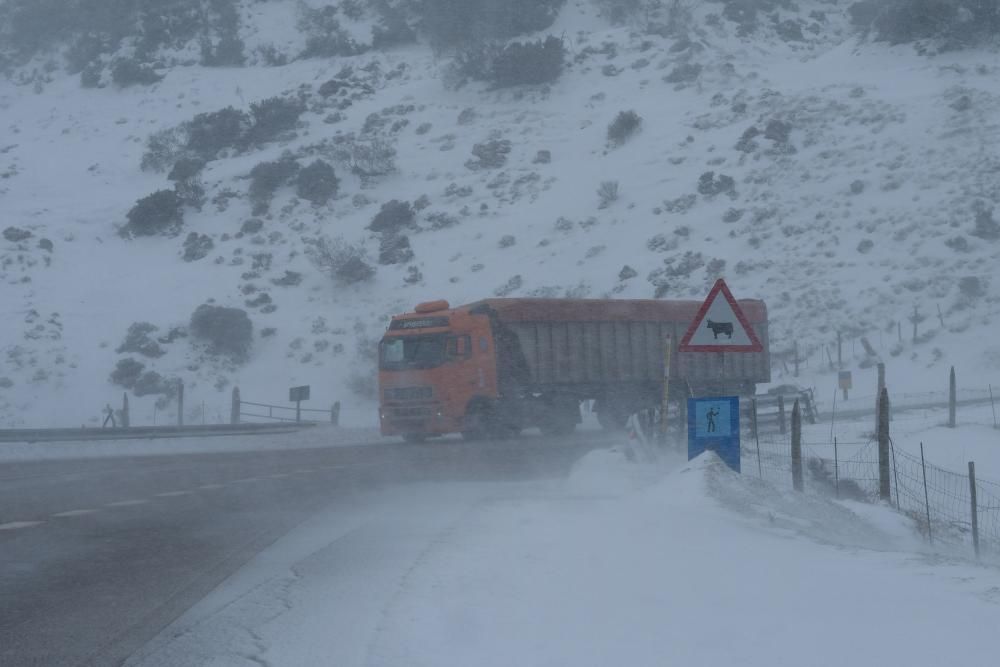 Temporal de nieve en el Puerto de Pajares