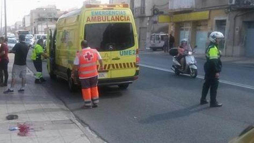 Ambulancia en el lugar del accidente, en una foto mandada por la Policía Local.