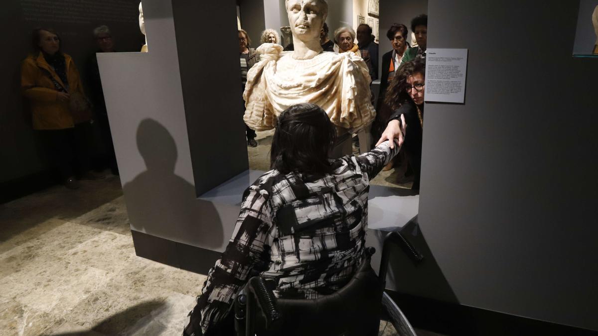 El colecto Noray ha protagonizado el día con sus 'Cuerpos de danza' en el Museo de Zaragoza.