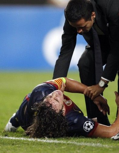 Carles Puyol ha resultado lesionado grave tras sufrir una espeluznante caída