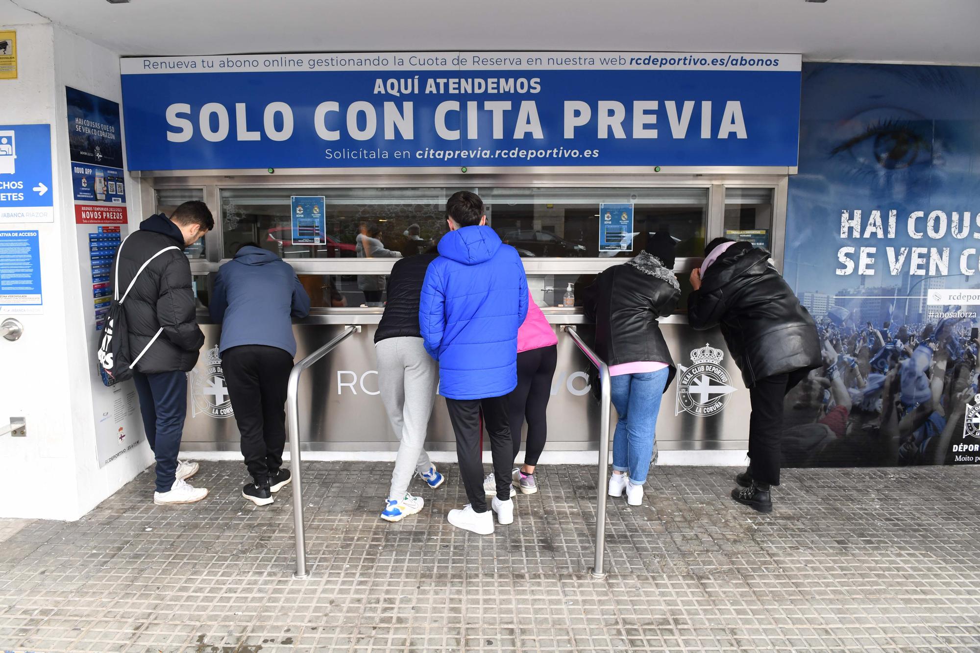 Colas en Riazor por las entradas para el Cultural-Deportivo en León