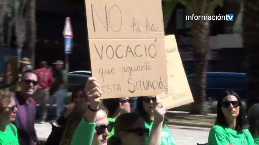 El profesorado sale a las calles de Alicante en la huelga educativa