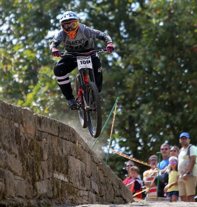 El festival de deporte urbano vuelve a dejar boquiabierta a los vigueses y a los turistas con un recital de piruetas, velocidad y adrenalina.