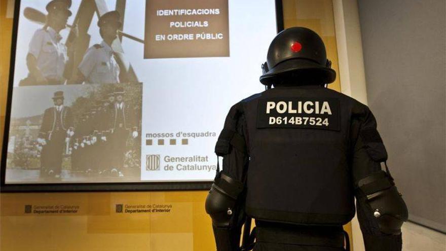 Los mossos antidisturbios irán identificados con un código alfanumérico