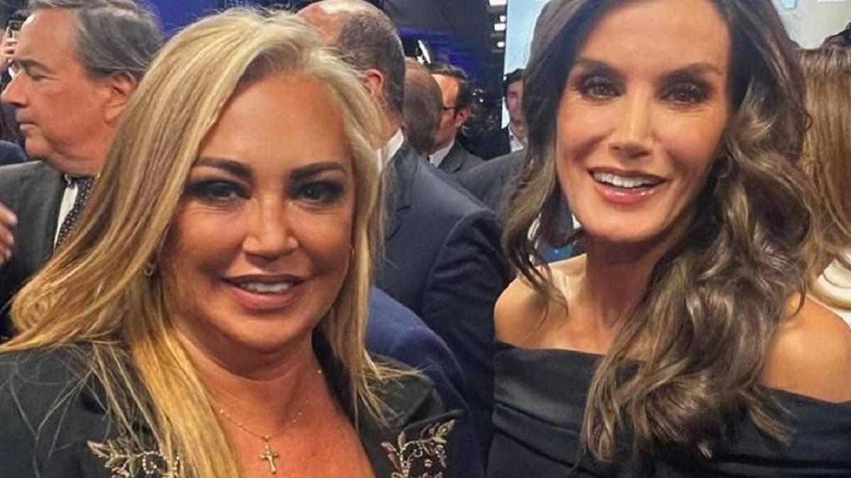 Belén Esteban junto a la Reina Letizia en la fiesta aniversario del diario La Razón