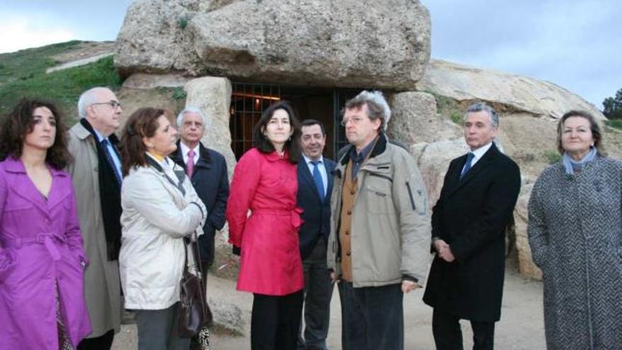 La ministra de Cultura visitó las obras del Conjunto Dolménico de Antequera.