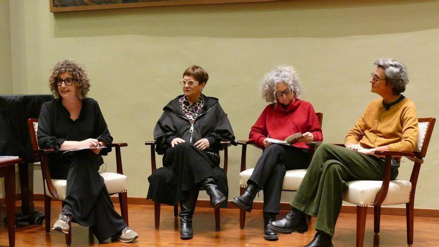 Sobre dones i escriptura: "Si no es crema la casa, escriuré. Que s’enfonsi el món, que jo escriuré"