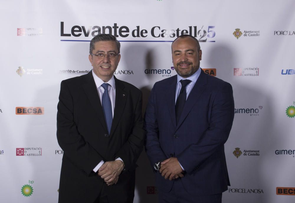 El delegado de Levante de Castelló, Pepe Beltrán; y el director general de CAS Cerámica, Enrique Muñoz.