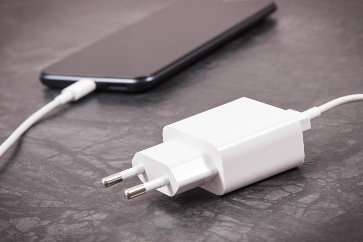 Un cargador de teléfono móvil, en una imagen de recurso.