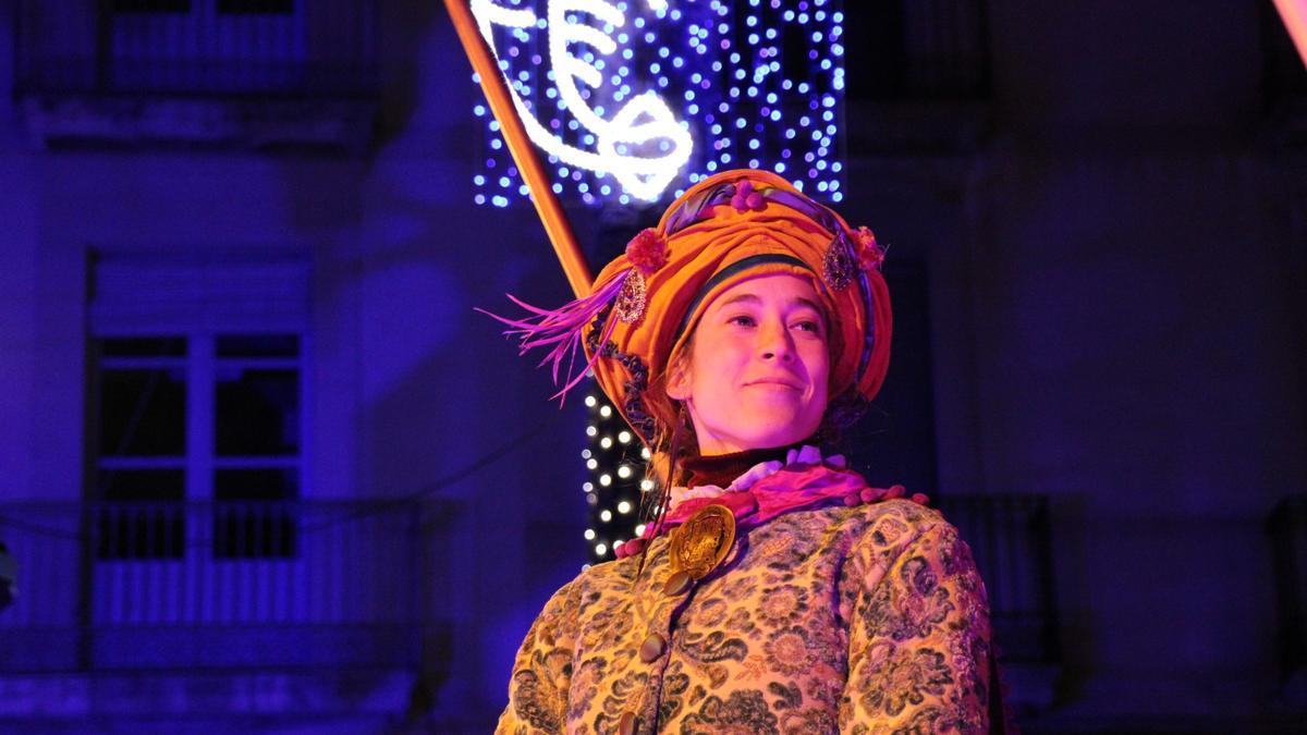 Palmira, una de los personajes navideños de Vilanova i la Geltrú, durante la cabalgata de Reyes de 2024