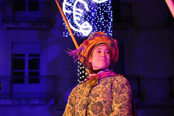 Palmira, una de los personajes navideños de Vilanova i la Geltrú, durante la cabalgata de Reyes de 2024