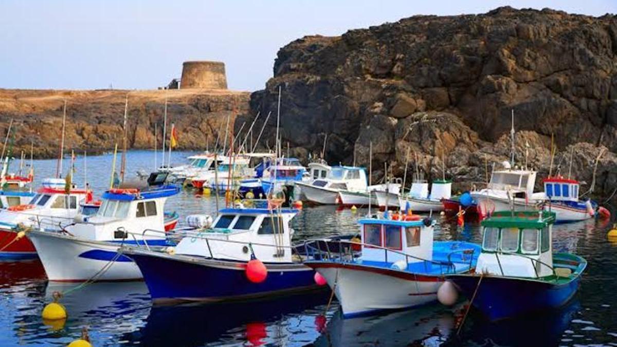 La Oliva quiere asumir la gestión del muelle del Cotillo