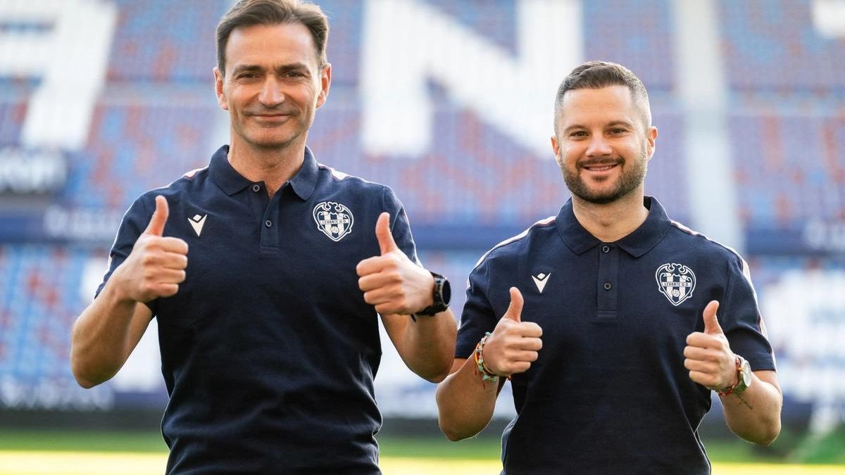 Ángel Saiz y Rafa Vendrell no siguen en el banquillo del Levante Femenino.