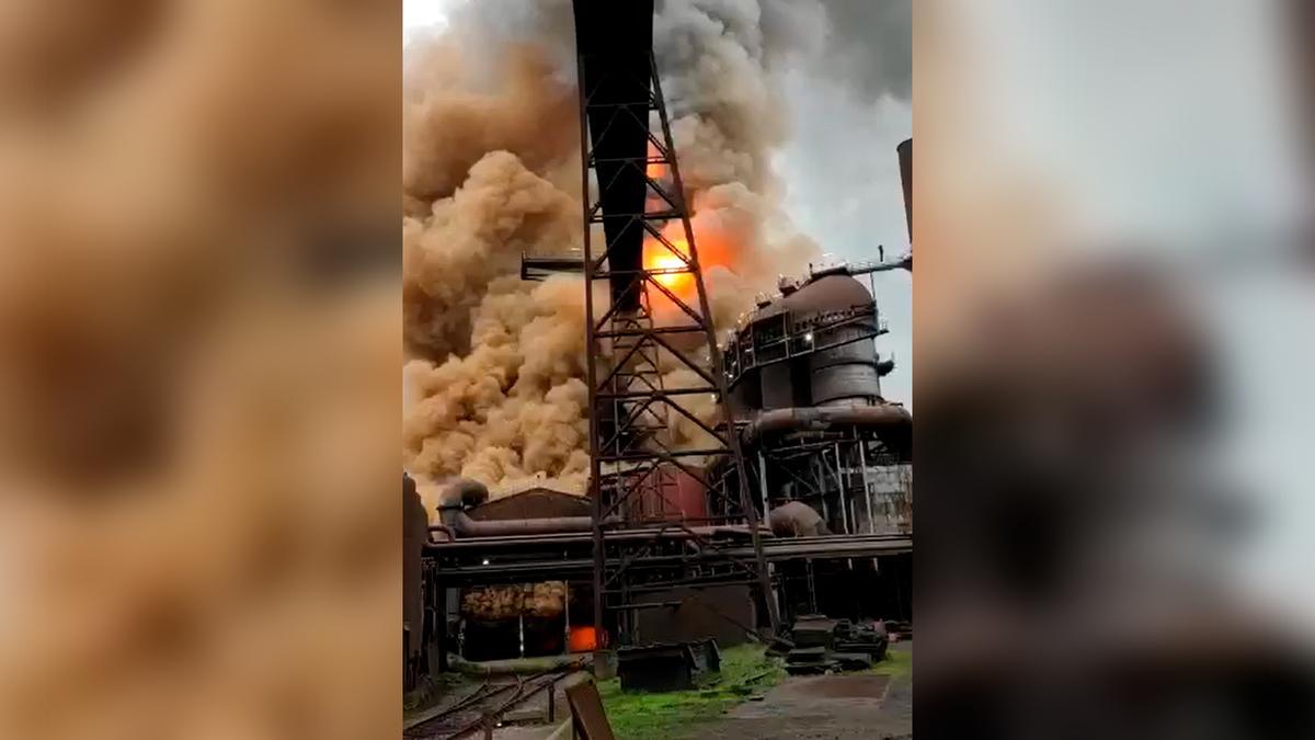 El estremecedor ruido de las sirenas en el incendio de Arcelor: así ha sido el sonido de alarma