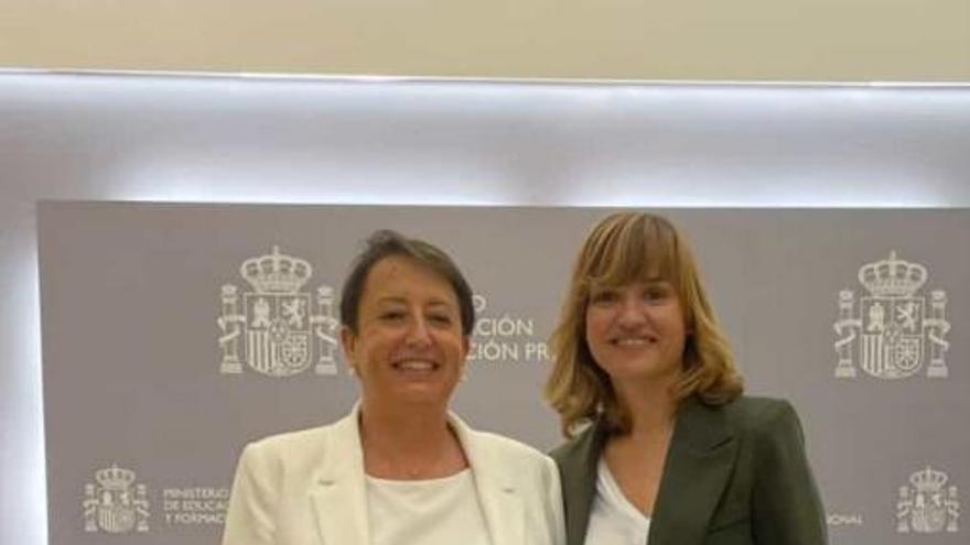 Elisa Beltrán (izquierda) con la ministra Pilar Alegría, ayer, en el Ministerio de Educación y Formación Profesional. | FIRMA