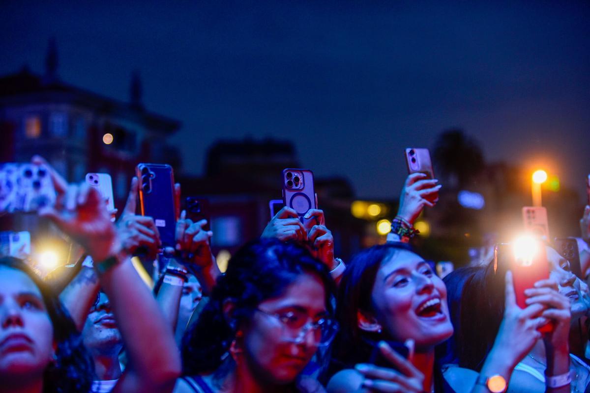 El rey y el príncipe de la bachata enamoraron a 14.000 fans en el muelle de Batería