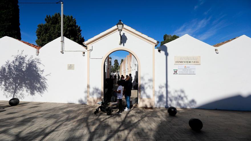 Tots Sants en Ibiza: Vandalizan la talla de Jesucristo del Cementiri Vell de Vila